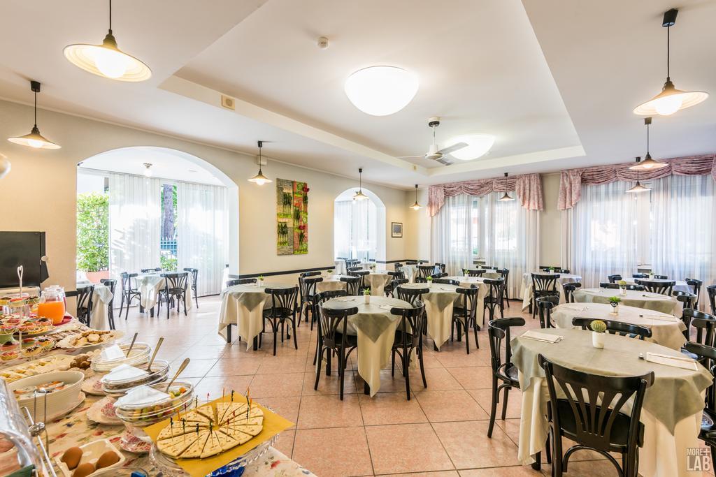 B&B Hotel Souvenir Чезенатіко Екстер'єр фото